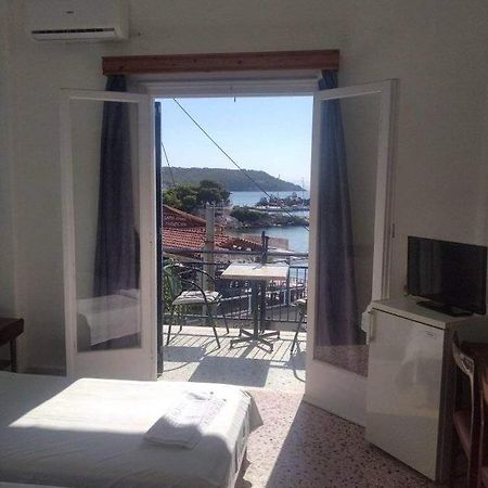 Ammoudia Rooms Agia Marina  Екстериор снимка