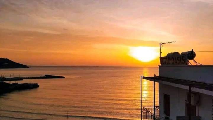 Ammoudia Rooms Agia Marina  Екстериор снимка