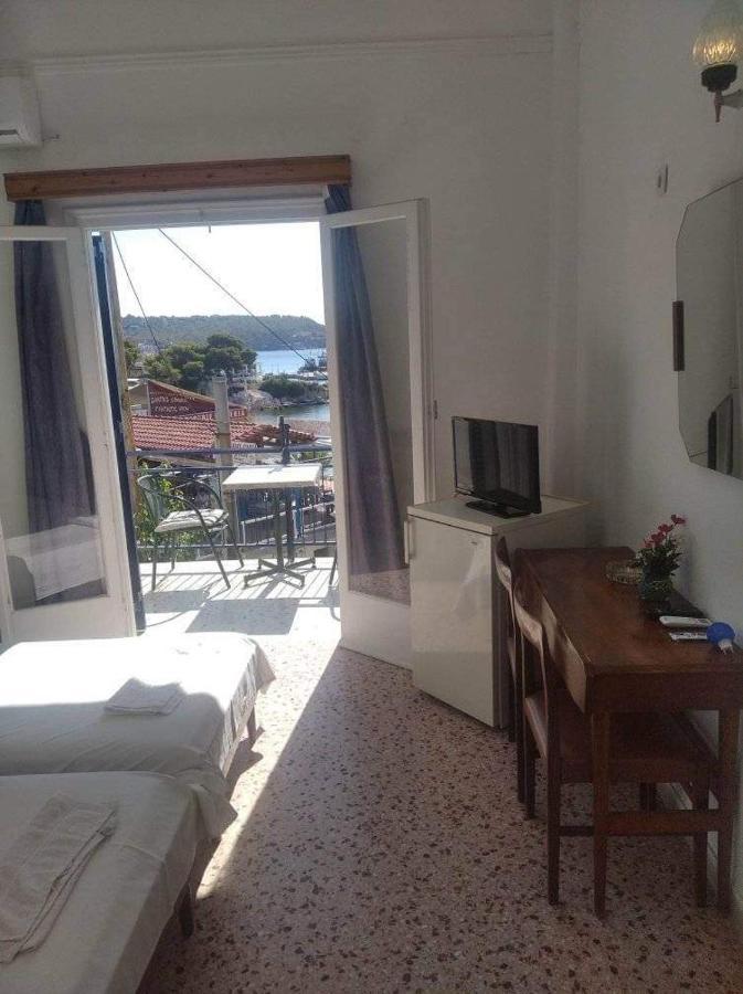 Ammoudia Rooms Agia Marina  Екстериор снимка